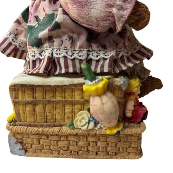 Vintage Figurine Bear With Straw Hat & Picnic Basket Plays Music and works - Picture 10 of 12